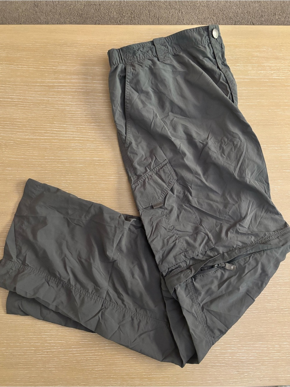 Columbia Men's Cargo Pants in Charcoal